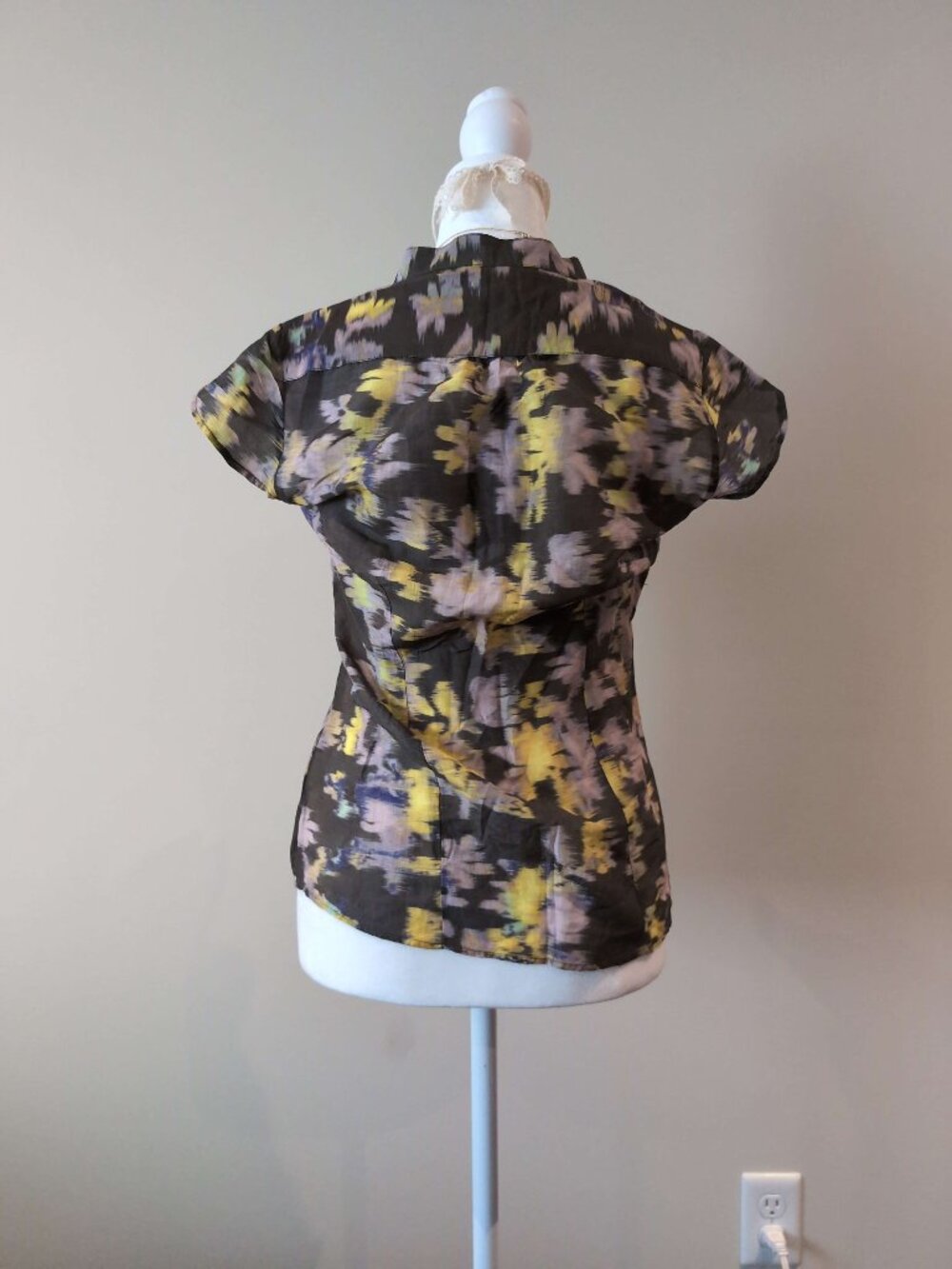 Cotton/Silk Patterned Ruffle V-neck Blouse - Picture 2 of 4
